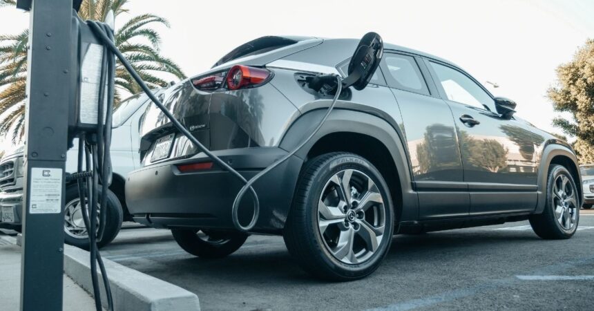 Autos eléctricos más vendidos en Chile en 2025: Volvo y Tesla lideran el ranking