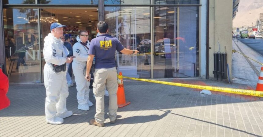 Hombre muere tras caer sobre fierro expuesto en vereda con trabajos sin señalizar en Iquique