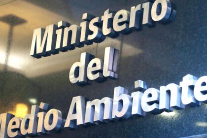 Ministerio del Medio Ambiente publica nuevas vacantes con sueldos que superan los $2 millones