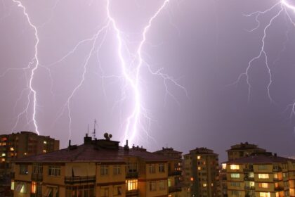 Alerta por intensos vientos en Antofagasta: sectores afectados, lluvias y riesgo de tormentas eléctricas