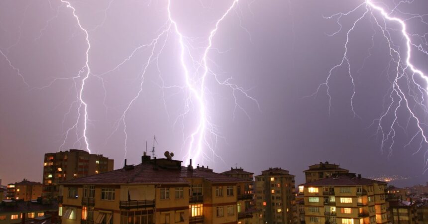 Alerta por intensos vientos en Antofagasta: sectores afectados, lluvias y riesgo de tormentas eléctricas