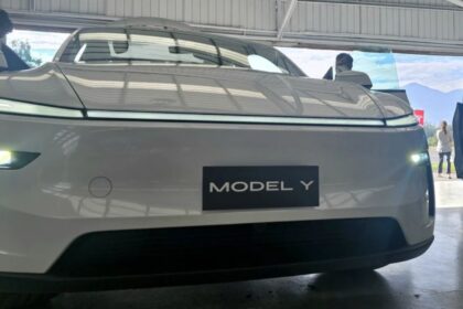 Tesla lanza nueva versión del Model Y en Chile: revisa precios y características