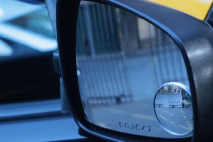 Grabado de patente en autos usados: revisa el plazo límite y requisitos para evitar multas