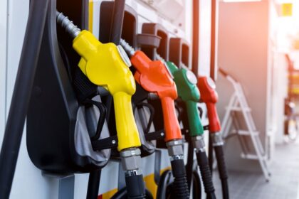 Bajan los combustibles en Chile: así quedan los precios de la bencina y parafina desde el jueves 24 de abril
