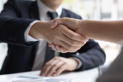 Las carreras con mejores sueldos para recién egresados en Chile: revisa el ranking actualizado