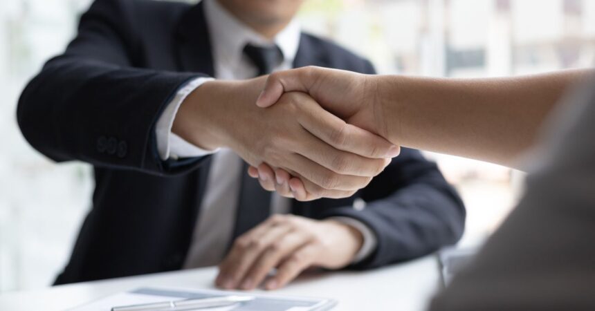 Las carreras con mejores sueldos para recién egresados en Chile: revisa el ranking actualizado