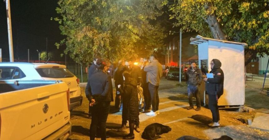 Profesor es baleado frente a estudiantes y apoderados en Calera de Tango durante clase