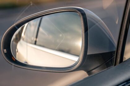Grabado de patente en autos: ¿Qué vidrios deben marcarse para cumplir la ley?