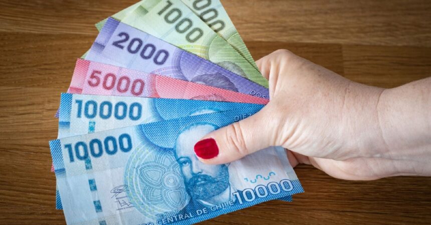 Bonos y subsidios disponibles en abril: revisa los pagos que puedes recibir antes de fin de mes