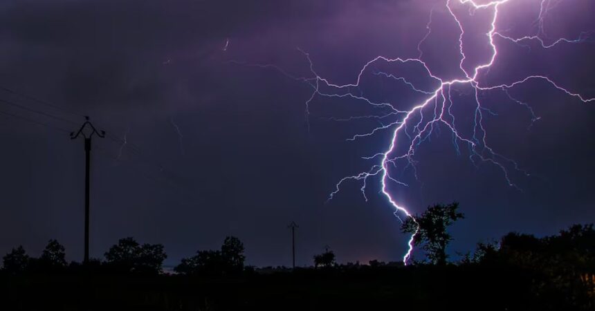 Alerta por tormentas eléctricas: Meteorología emite aviso para cuatro regiones del sur de Chile