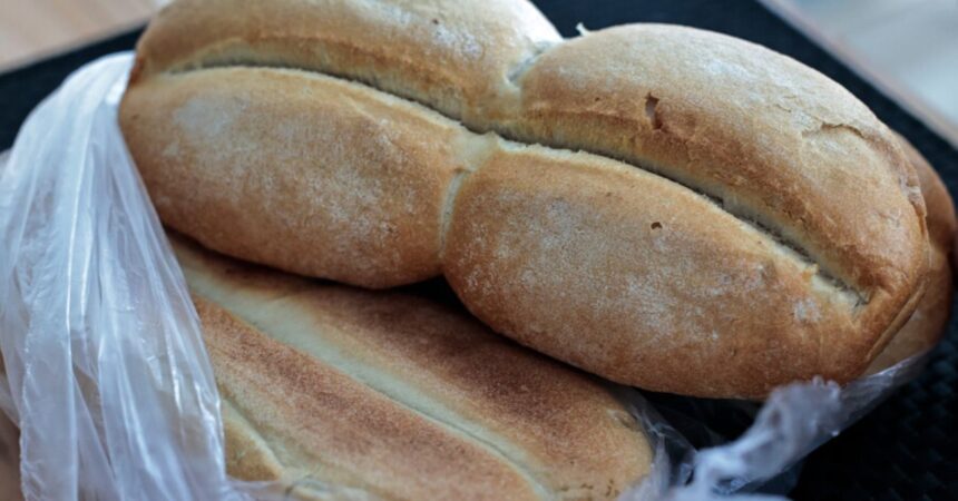 El truco definitivo para mantener el pan fresco por más tiempo, según expertos