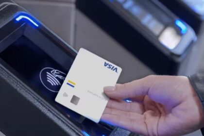 Metro de Santiago implementará nuevo método de pago con tarjetas Visa