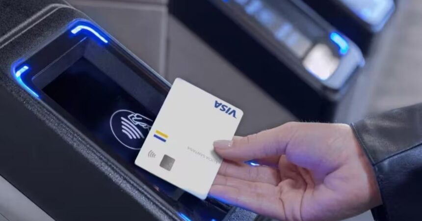 Metro de Santiago implementará nuevo método de pago con tarjetas Visa