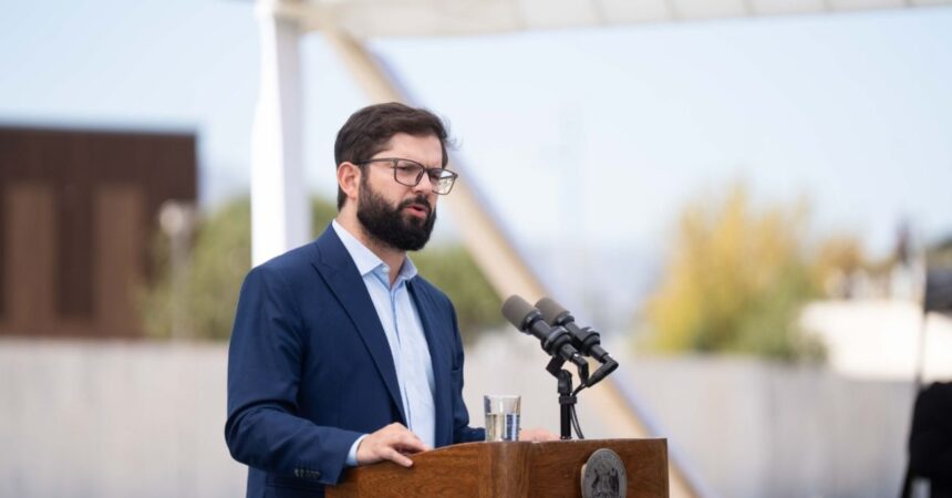 Gobierno aclara que Fiscalía aún no confirma solicitud para intervenir el celular del Presidente Boric