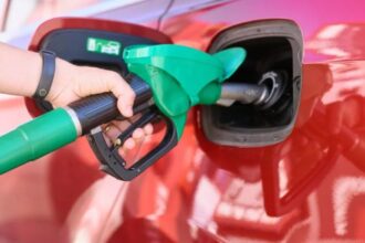 ¿Sube o baja la bencina? Revisa el precio de los combustibles desde el jueves 1 de mayo