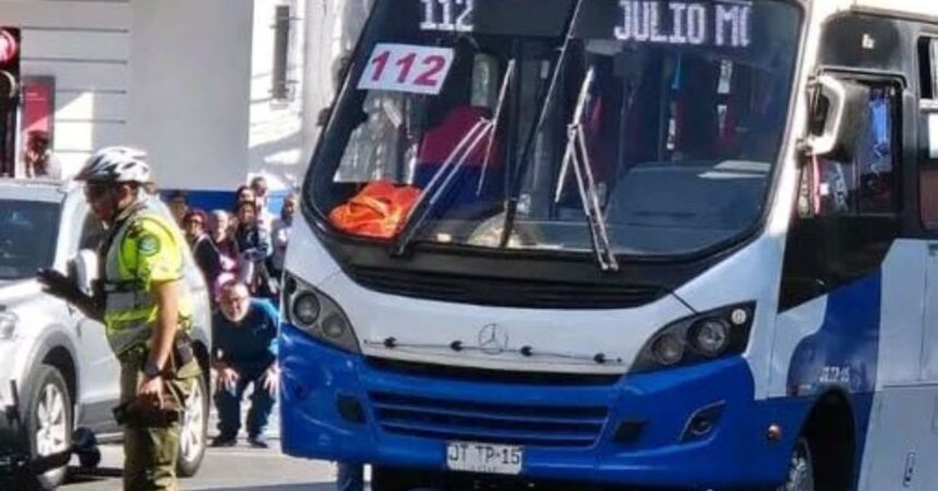 Adulta mayor muere tras ser atropellada por microbús en pleno centro de Antofagasta