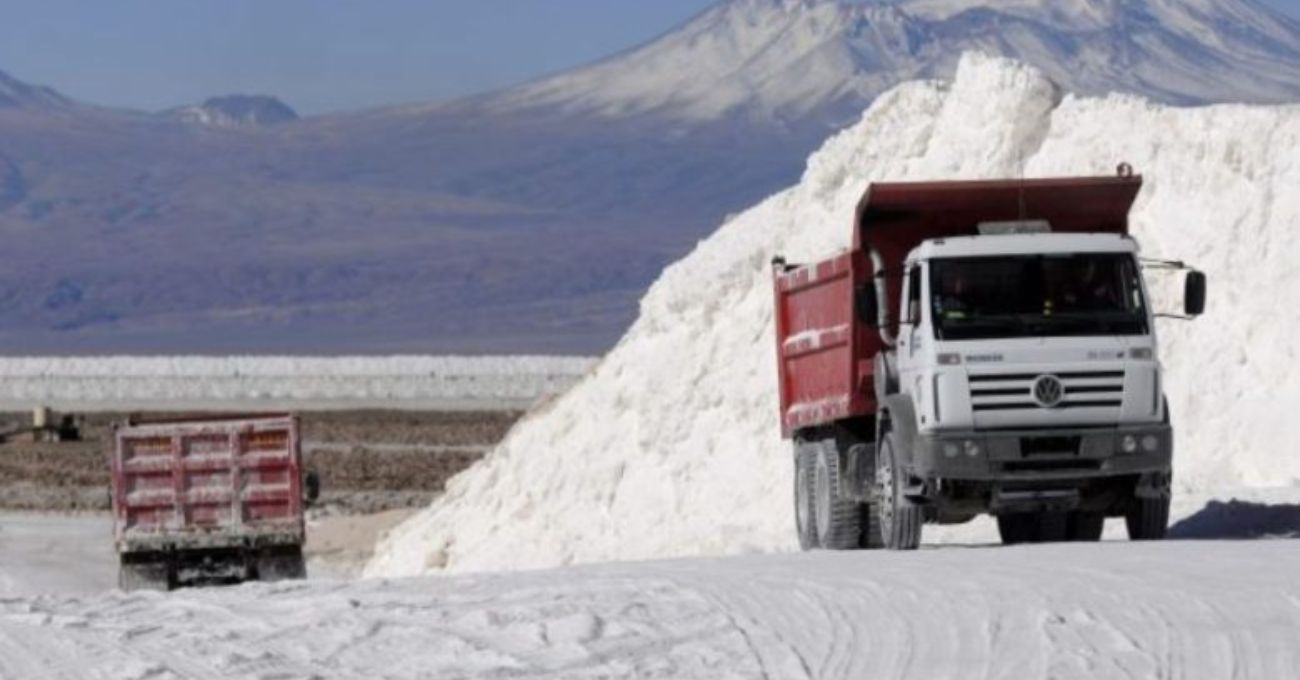 Empresas chinas BYD y Tsingshan abandonan proyectos de litio en Chile: estas son las razones