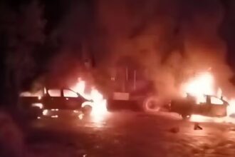 Nuevo atentado en La Araucanía: Queman camionetas y maquinaria forestal en predio de Los Sauces