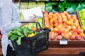 IPC sube 0,2% en abril: inflación se modera y destaca alza en bienes y servicios básicos