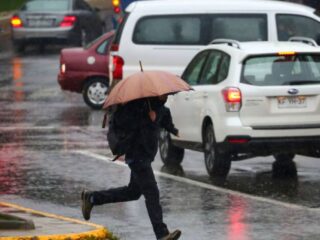 Intensas lluvias en Santiago: ¿Hasta qué hora se esperan precipitaciones este jueves?