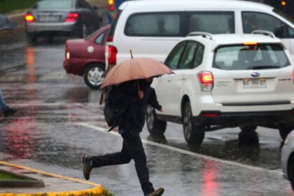 Intensas lluvias en Santiago: ¿Hasta qué hora se esperan precipitaciones este jueves?