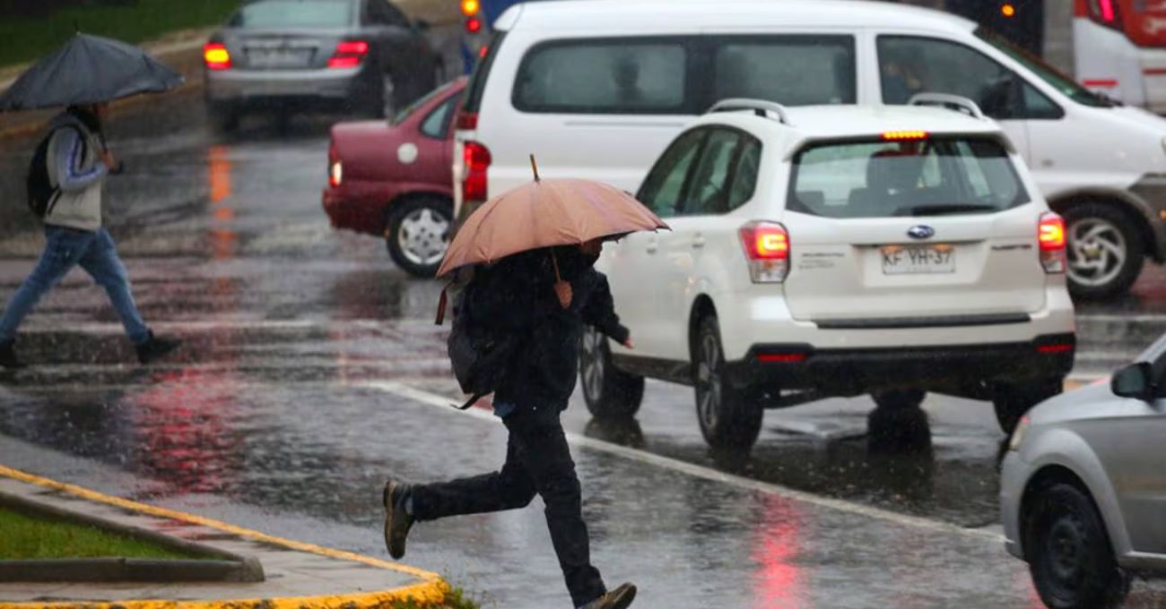 Intensas lluvias en Santiago: ¿Hasta qué hora se esperan precipitaciones este jueves?