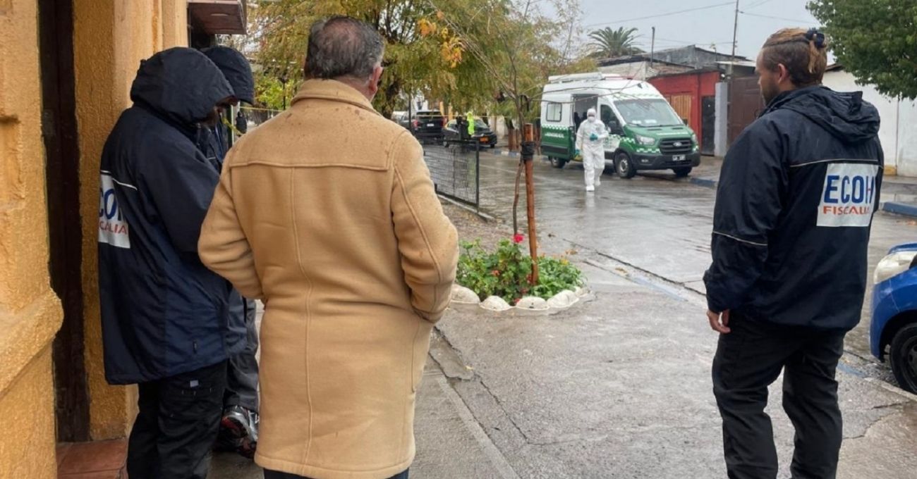 Hombre muere tras recibir 10 disparos a las afueras de una botillería en Renca