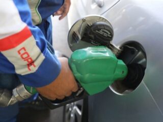 Hay descuentos de hasta $300 por litro: Conoce las promociones que hay en bencina durante mayo