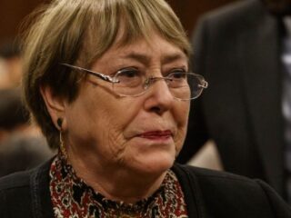 Michelle Bachelet expresa preocupación por el clima social en Chile: "La sociedad tiene mucha rabia"