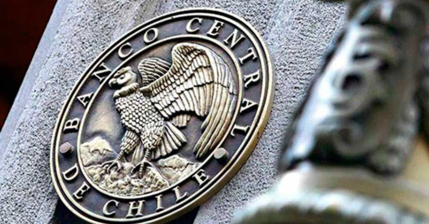 Imacec de marzo supera expectativas y economía chilena crece 3,8%: producción, comercio y servicios al alza