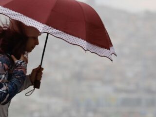 Ciclón extratropical traerá lluvias y vientos de hasta 100 km/h este fin de semana en el sur de Chile