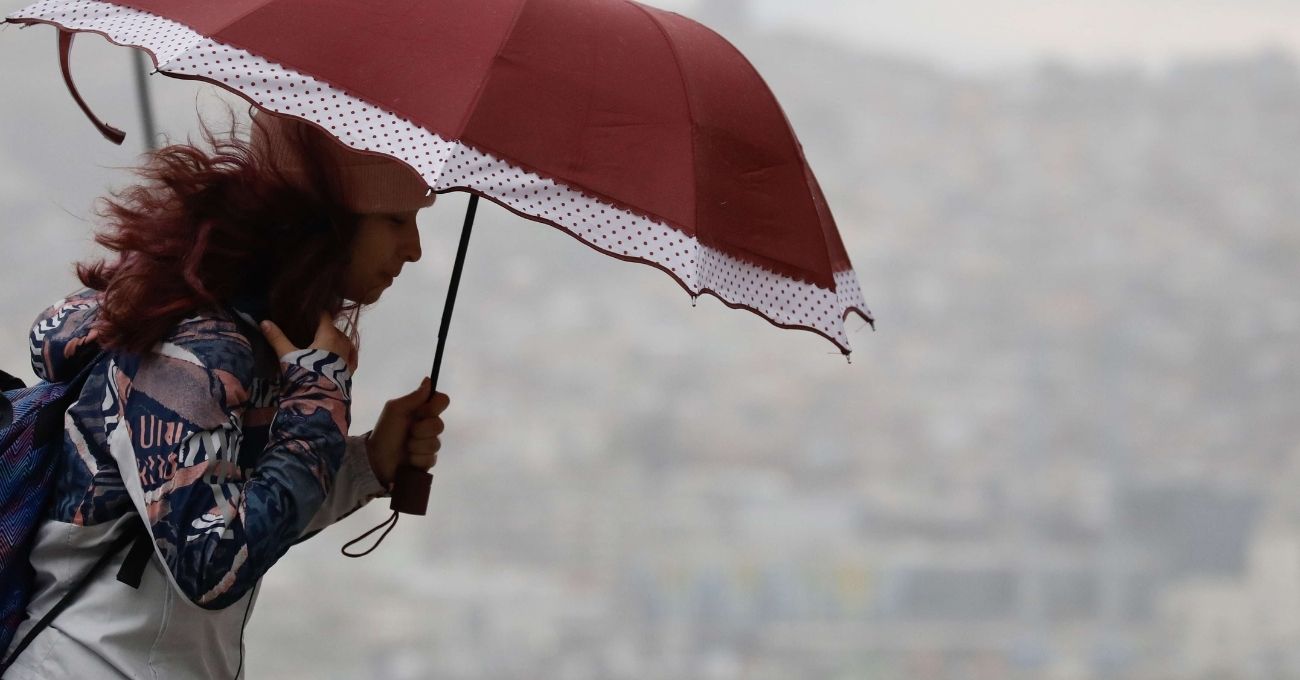 Ciclón extratropical traerá lluvias y vientos de hasta 100 km/h este fin de semana en el sur de Chile