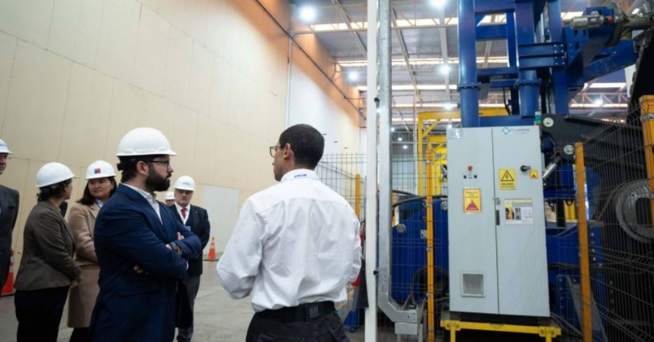 Chile inaugura la primera planta de reciclaje de neumáticos mineros del mundo: estará en Antofagasta