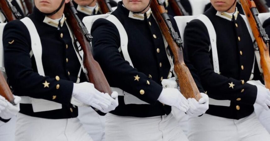 Funcionario de la Armada detenido por conducir bajo cocaína en Valparaíso