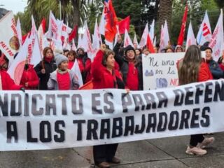 Marcha en Valdivia por más mejoras laborales en el Día del Trabajador