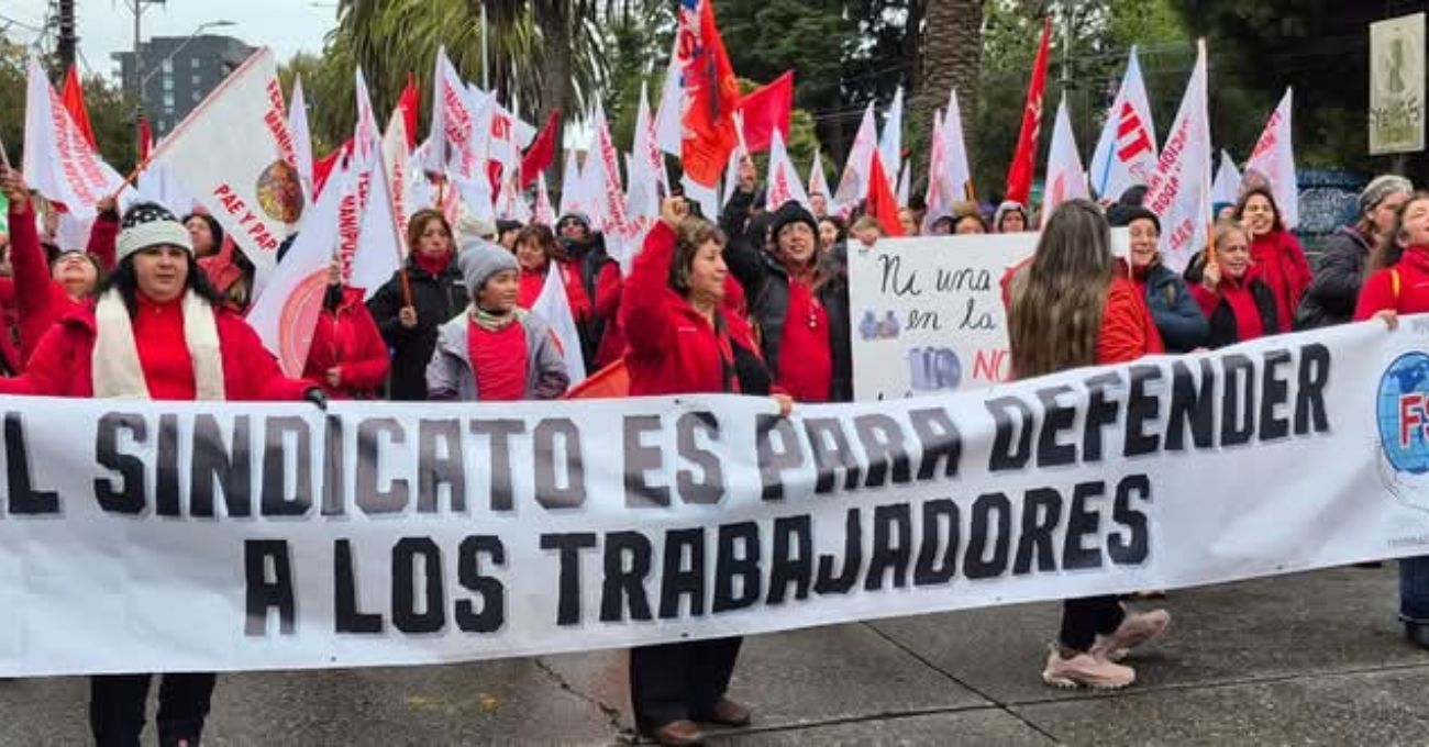 Marcha en Valdivia por más mejoras laborales en el Día del Trabajador
