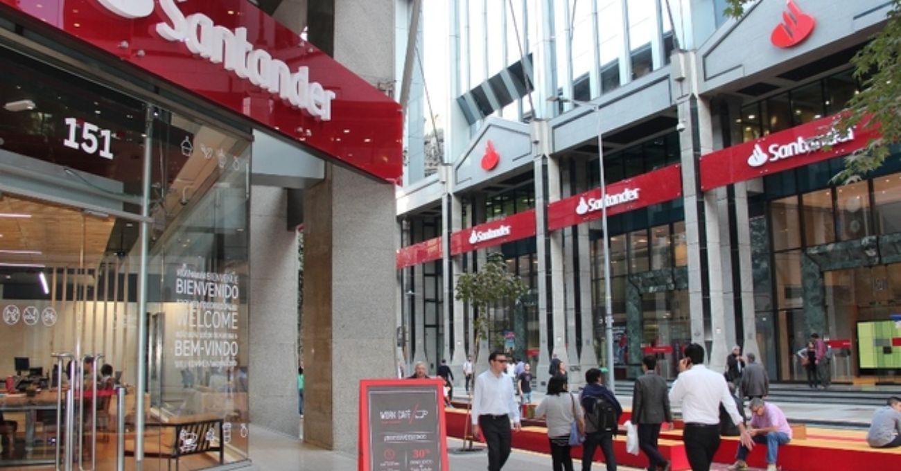 Cierre de bancos impulsa reconversión de sucursales en Santiago