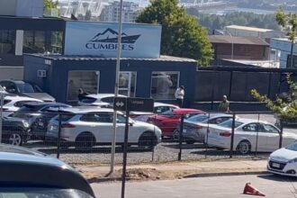 Dueño de automotora Cumbres enfrenta denuncias por estafa en Miami