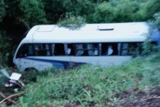 Accidente de bus en Cochamó: Pasajera sigue hospitalizada por semanas
