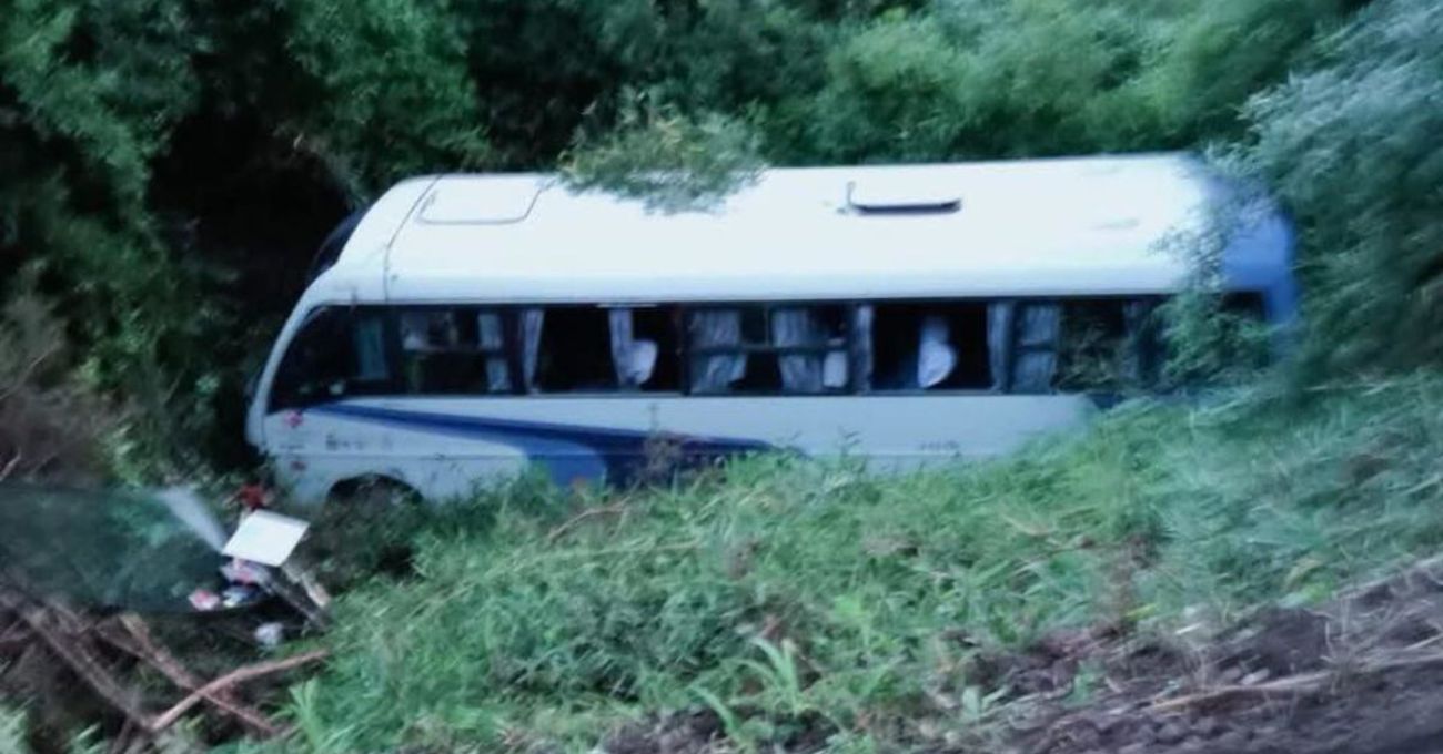 Accidente de bus en Cochamó: Pasajera sigue hospitalizada por semanas