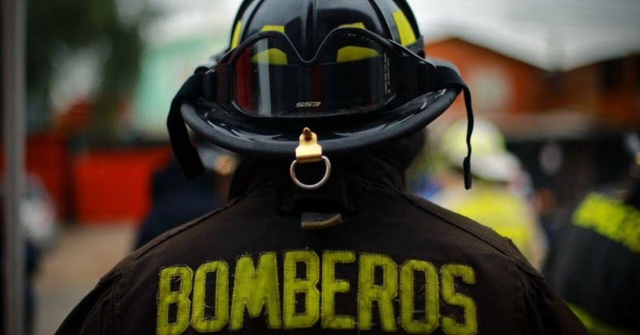 Conductor sancionado por obstruir salida de bomberos durante emergencia incendio