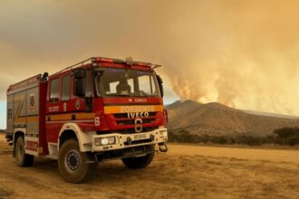 Incendio forestal en María Pinto provoca Alerta Amarilla y movilización urgente