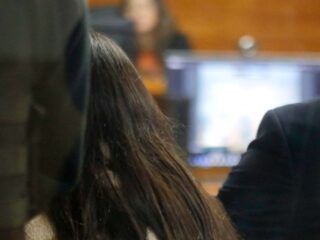 Mujer roba tarjetas de adulta mayor en Talca y gasta $8 millones