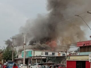 Incendio en locales comerciales de San Ramón moviliza a vecinos solidarios