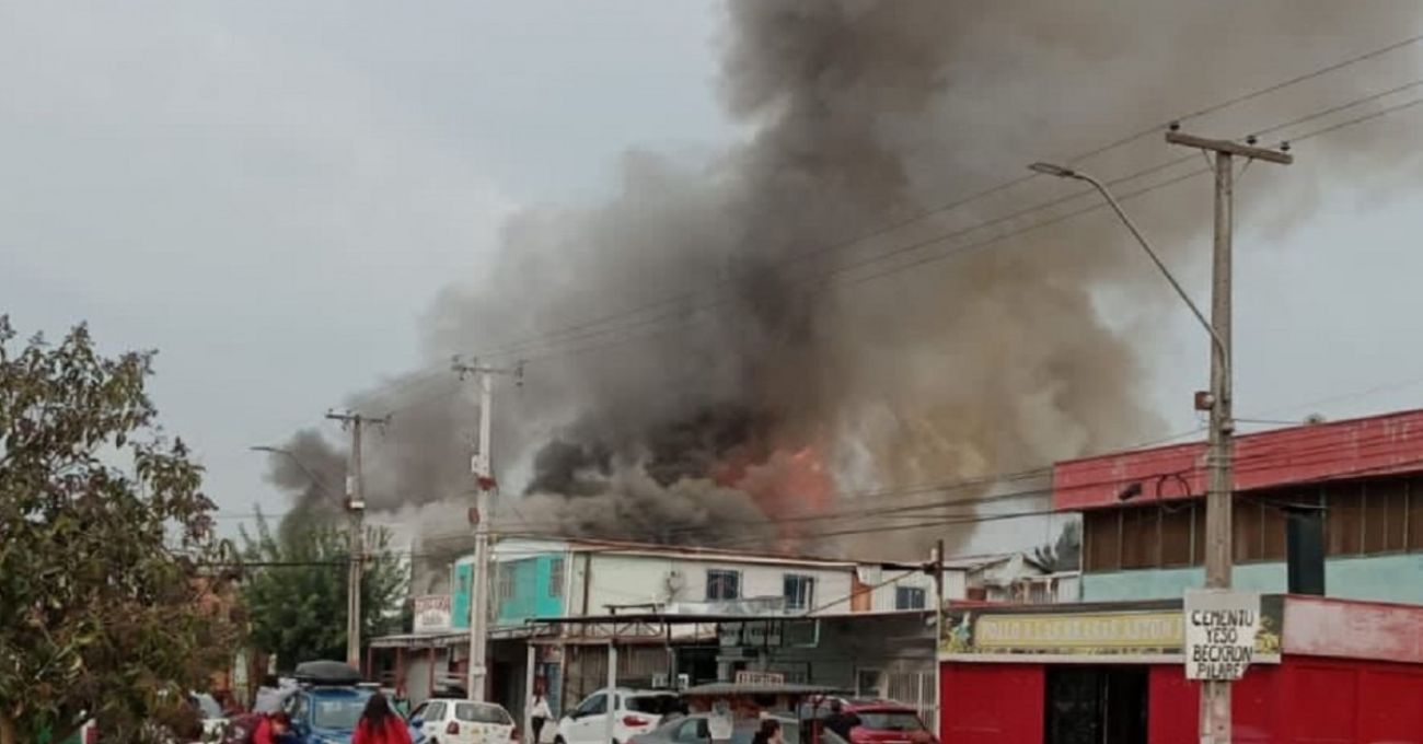 Incendio en locales comerciales de San Ramón moviliza a vecinos solidarios