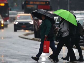 Fuertes lluvias en Santiago: Pronóstico del tiempo detallado para miércoles y jueves