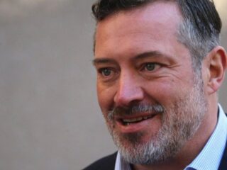 Alcalde de Ñuñoa acusa al Frente Amplio por estacionadores ilegales a votación