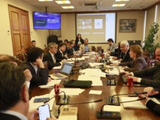 Controversia en Ejecutivo por discrepancias en cifras de reajuste salarial