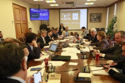 Controversia en Ejecutivo por discrepancias en cifras de reajuste salarial
