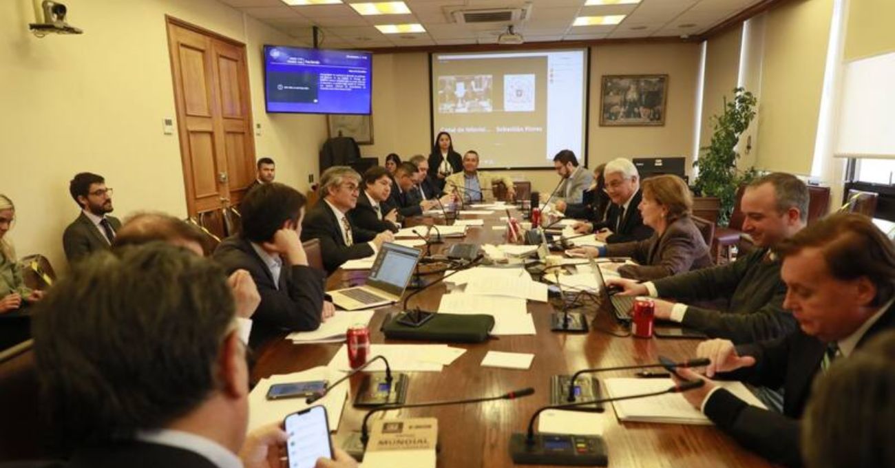 Controversia en Ejecutivo por discrepancias en cifras de reajuste salarial